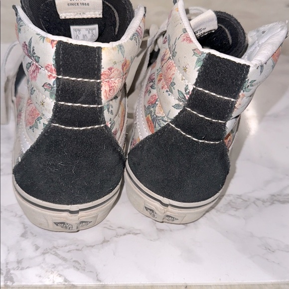 Unisex Vans Black and White High-Top Shoes - Picture 6 of 8